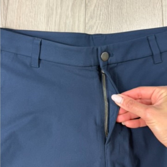 Lululemon Commission Classic-Fit 7" Warpstreme Navy Blue Shorts - Picture 6 of 10